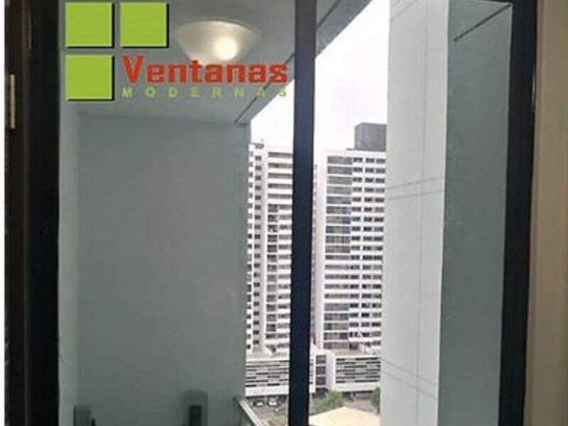 Ventana corrediza negra Panamá