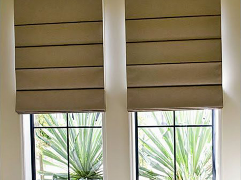 Cortina Roman Shade