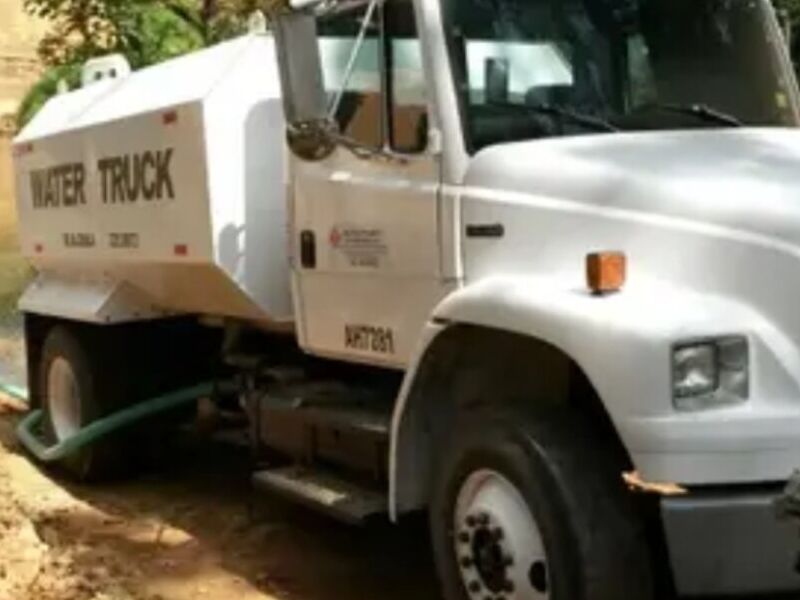 Camion sisterna de agua Panama